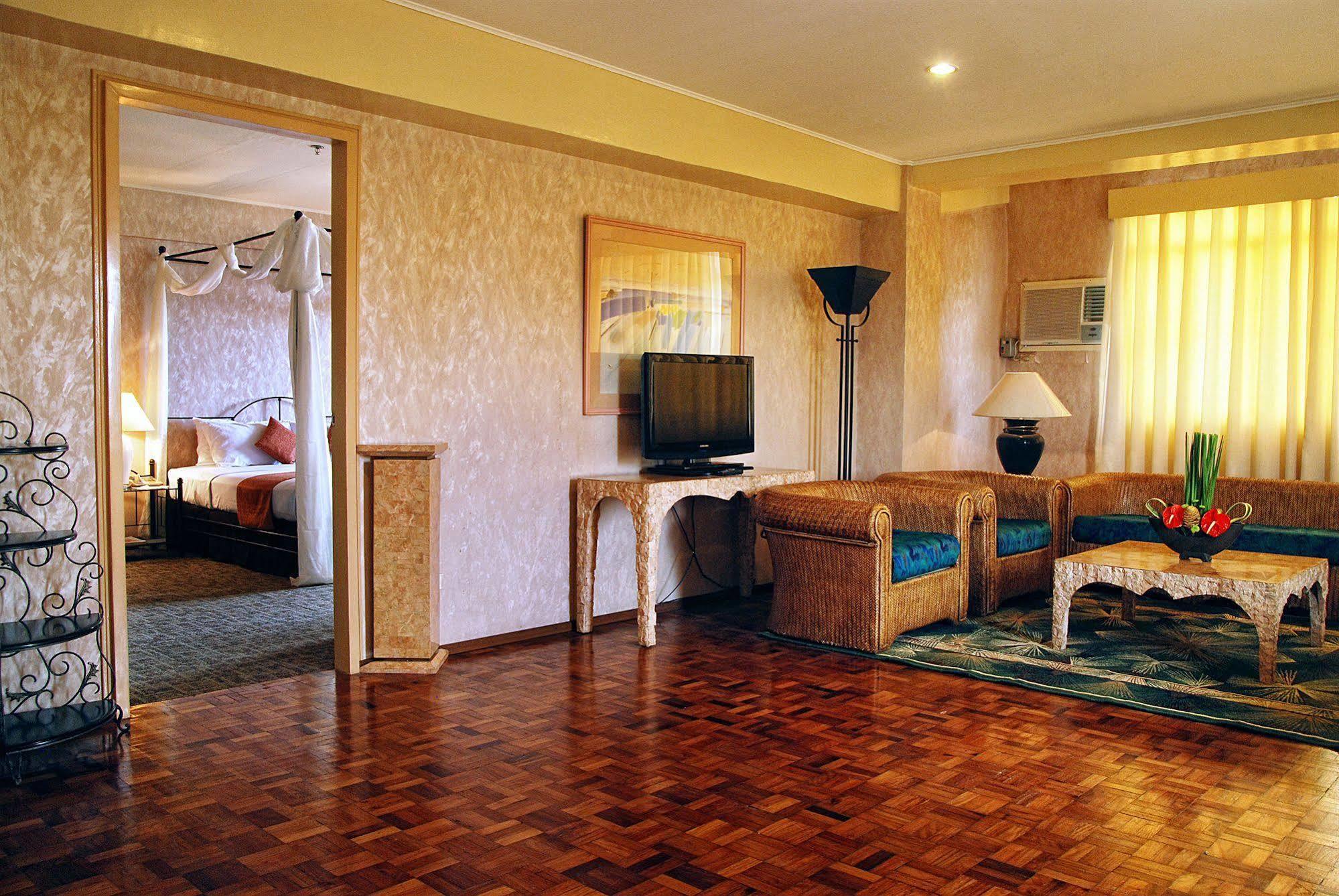 Cebu Grand Hotel Екстериор снимка